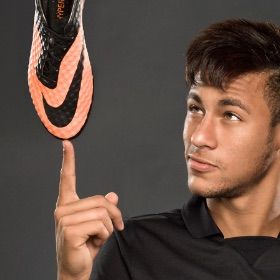 Футбольная линейка Hypervenom